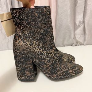 Indigo Rd. Womens Brooke Metallic Jaquard Casual Boots